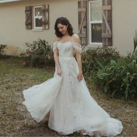 Willoby Harmony Wedding Dress - Picture 5 of 7